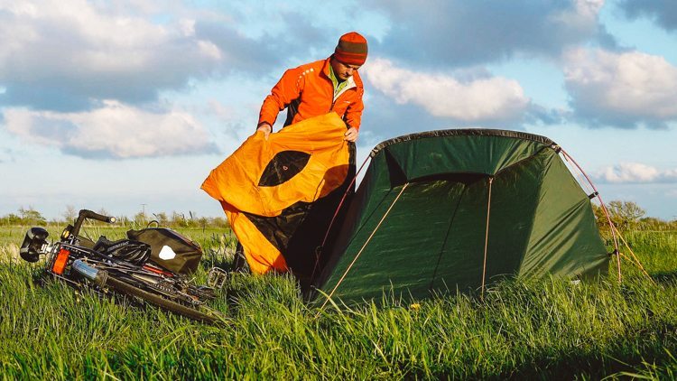 2_sleeping-bag-and-tent-hybrid