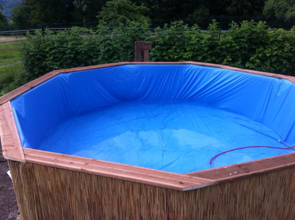 Swimming-Pool-made-out-of-pallets-6