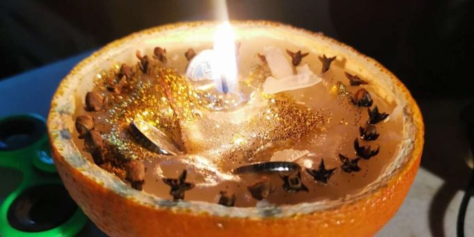 yule prosperity candle